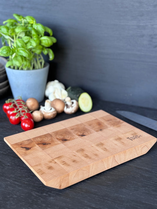 „Mild & Massiv“ – Hirnholzbrettchen Birne (19x27)