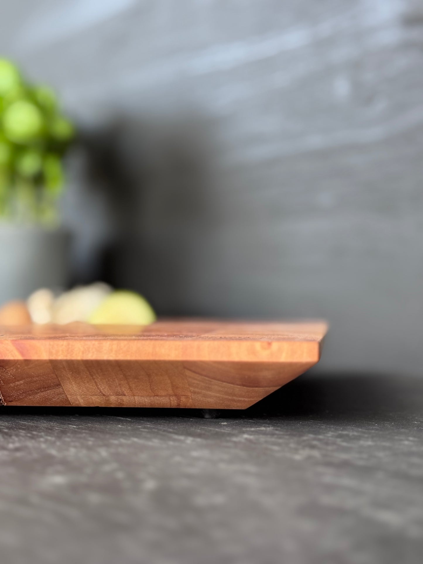 Hirnholzbrett „Birne“ – warm & feinporig (24x25)