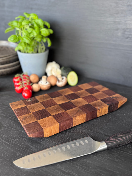 „Zweiklang“ – Hirnholzbrett Akazie-Eiche (32x16)