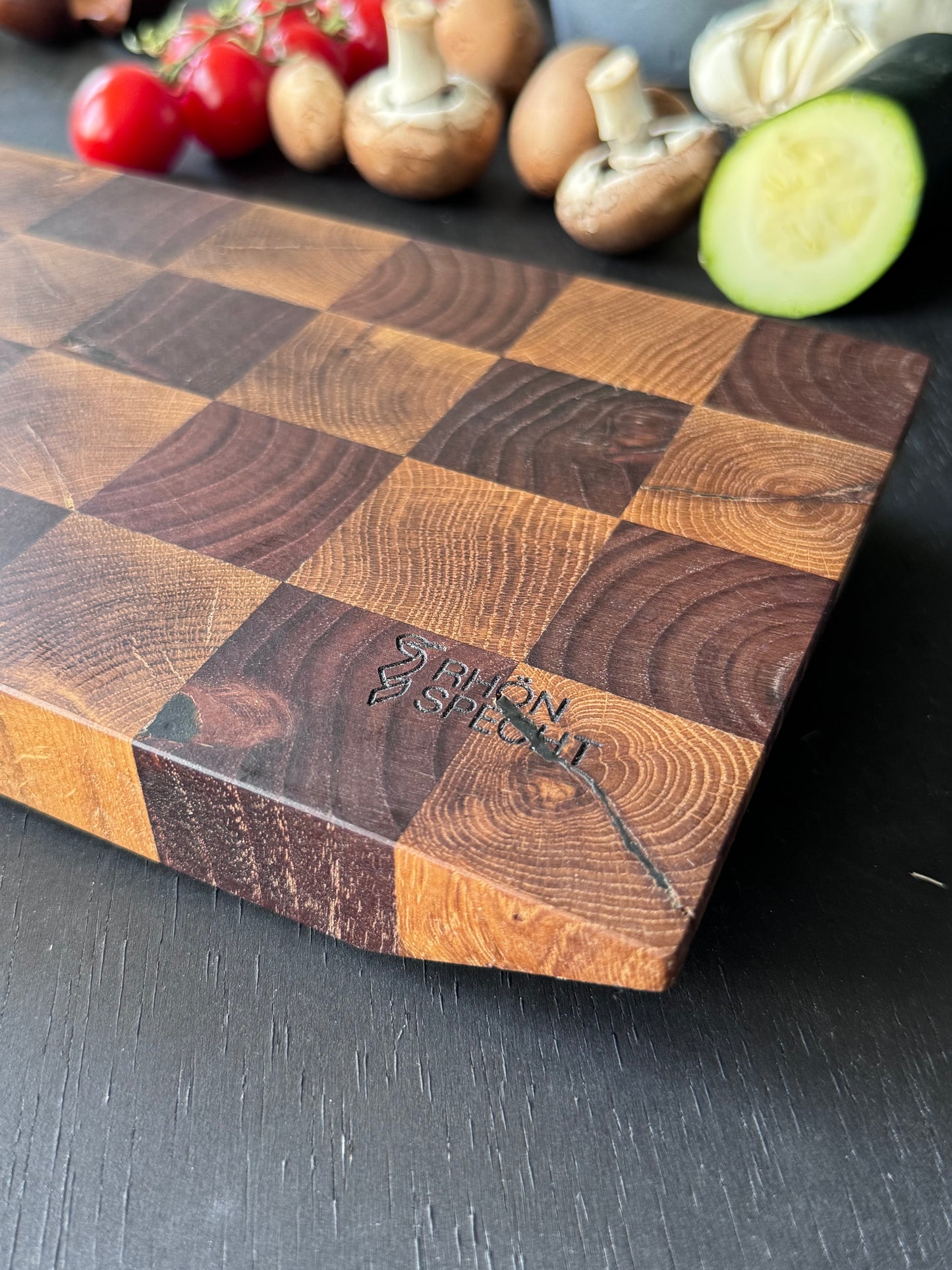 „Zweiklang“ – Hirnholzbrett Akazie-Eiche (32x16)