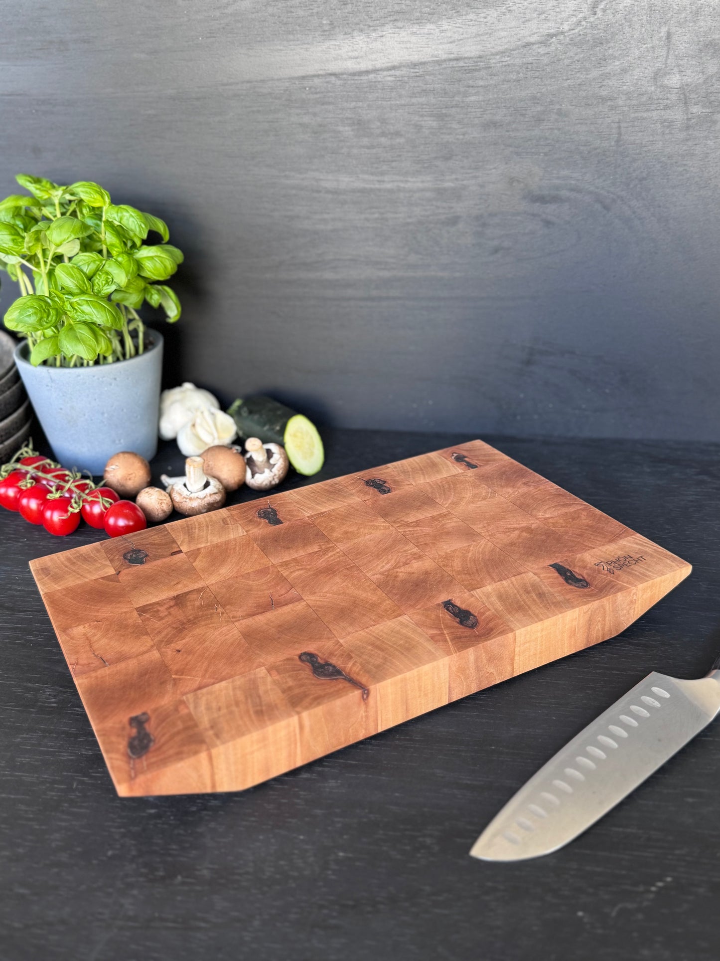 „Birnenkraft“ – Massives Hirnholzbrett Birne (24x39)