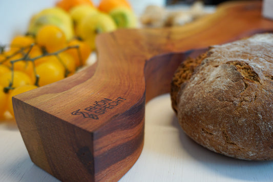 Anrichte- & Deko-Brett aus Rhöner Pflaume – handgefertigtes Unikat