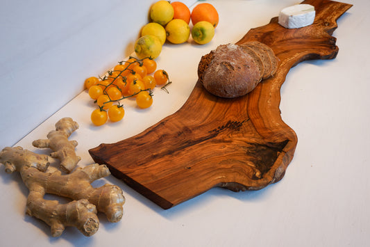Anrichtebrett aus Rhöner Apfelholz – Unikat für Käseplatten
