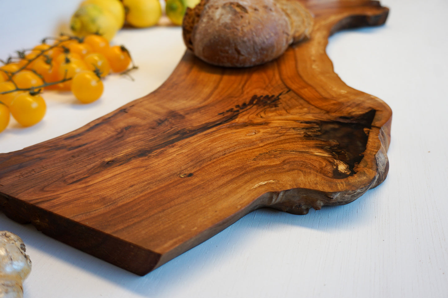 Anrichtebrett aus Rhöner Apfelholz – Unikat für Käseplatten